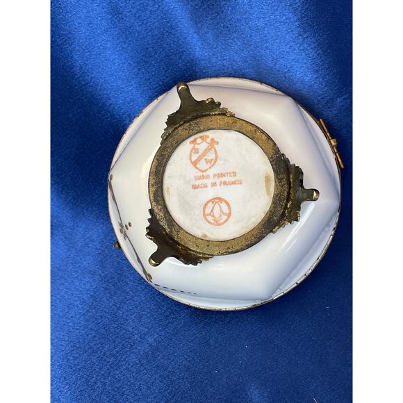 Antique Porcelain and Brass French Victorian Design Footed Powder or Trinket Box - Picture 6 of 9